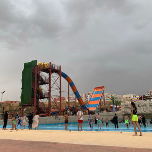 Meet your Posher, Manel